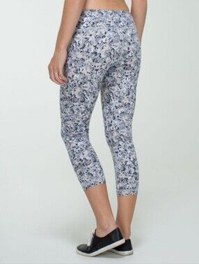 Light Gray Camo Print Cropped Textured Leggings Lulu Wunder Under Crop